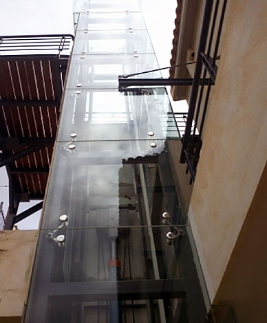 External elevator 8